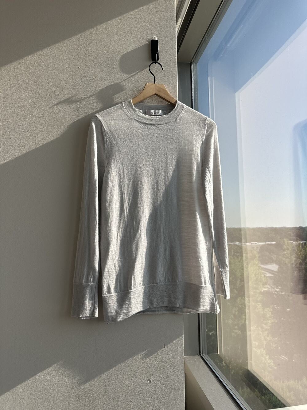 Max Mara Leisure Light Gray Fine Knit Crewneck Pure New Wool Long Sleeve Top